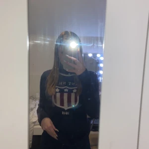 Stickad tröja  - Stickad tröja från märket Gant. Använt några fåtal gånger 