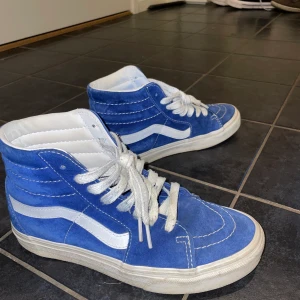 Höga vans - Använda men fortfarande fint skick. Slutsåld i denna färg. 350+frakt