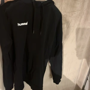 Hummel tröja  - Svart hummel hoodie storlek M. Aldrig använd 