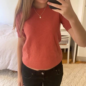 Soft goat t shirt  - Så snygg soft goat t shirt 💕Den är lite mer rosa i verkligheten! Nypris är 1595, säljer för 500 plus frakt men priset kan diskuteras