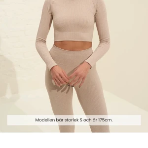 Träningströja - Träningströja  från amin storlek M Knappt använda. Köparen står för frakten 