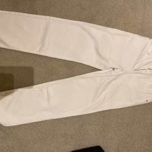 Vita jeans - Helt nya!! Aldrig använda:) 