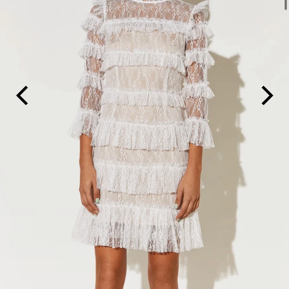 By Malina carmine klänning