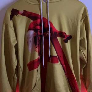 Billie eilish hoodie med samma tryck på båda sidorna, tunnare material fint skick 