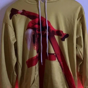 Hoodie  - Billie eilish hoodie med samma tryck på båda sidorna, tunnare material fint skick 