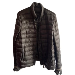 Moncler jacka - Strl 3 använd men fint skick