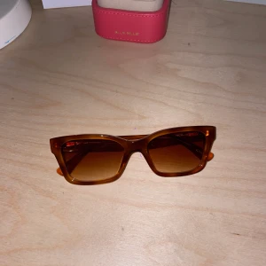 Chimi solglasögon  - Säljer dessa, helt oanvända från chimi eyewear. Ursprungspris 1250kr