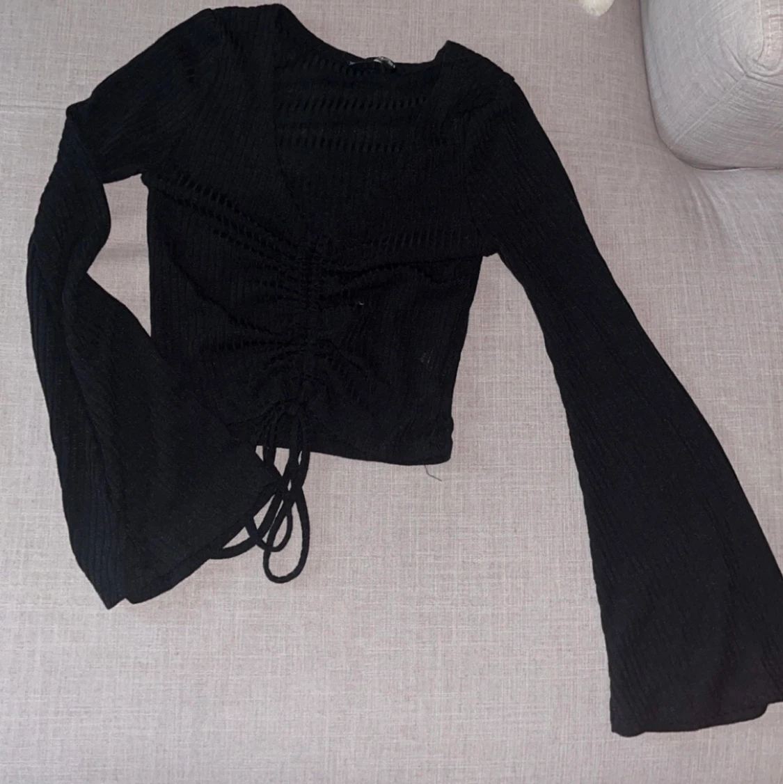 Kroppad tröja med utsvängda ärmar