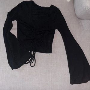 Kroppad tröja med utsvängda ärmar - Kroppad tröja med utsvängda ärmar