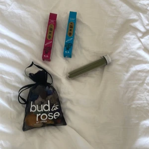 VÄLDIGT mycket kristaller - Skriv privat för mer tydliga bilder på dom / namn på dom. Jag kan också hålla ut dom ur påsen så man får mer tydliga bilder. Har även rökelser. Om du köper allt - 650kr (det är ett VÄLDIGT bra pris för så mycket kristaller)