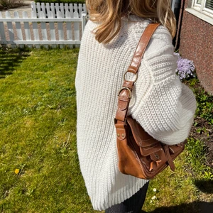 Stickad tröja - ny stickad tröja från hm. oversized och mysig! 