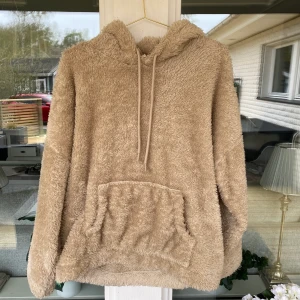 H&M nalletröja - Helt underbar tröja men använder inte längre. Köparen står för frakten. Storlek XL