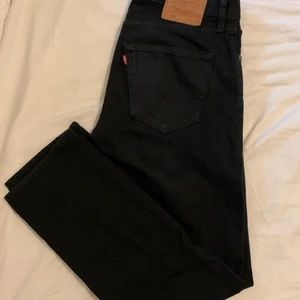 Svarta levis 501, herr - Svarta Levis jeans 501, herrmodell, storlek W31 L32, i bra skick