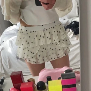 Prickig kjol - Jättefin kjol som har inbyggda shorts (syns ej)