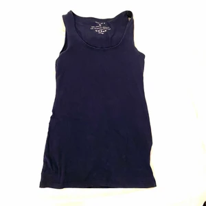 Mörkblått linne - Marin blått linne från myweat i strl M, sista bilden är inspo för hur man kan ha det!!