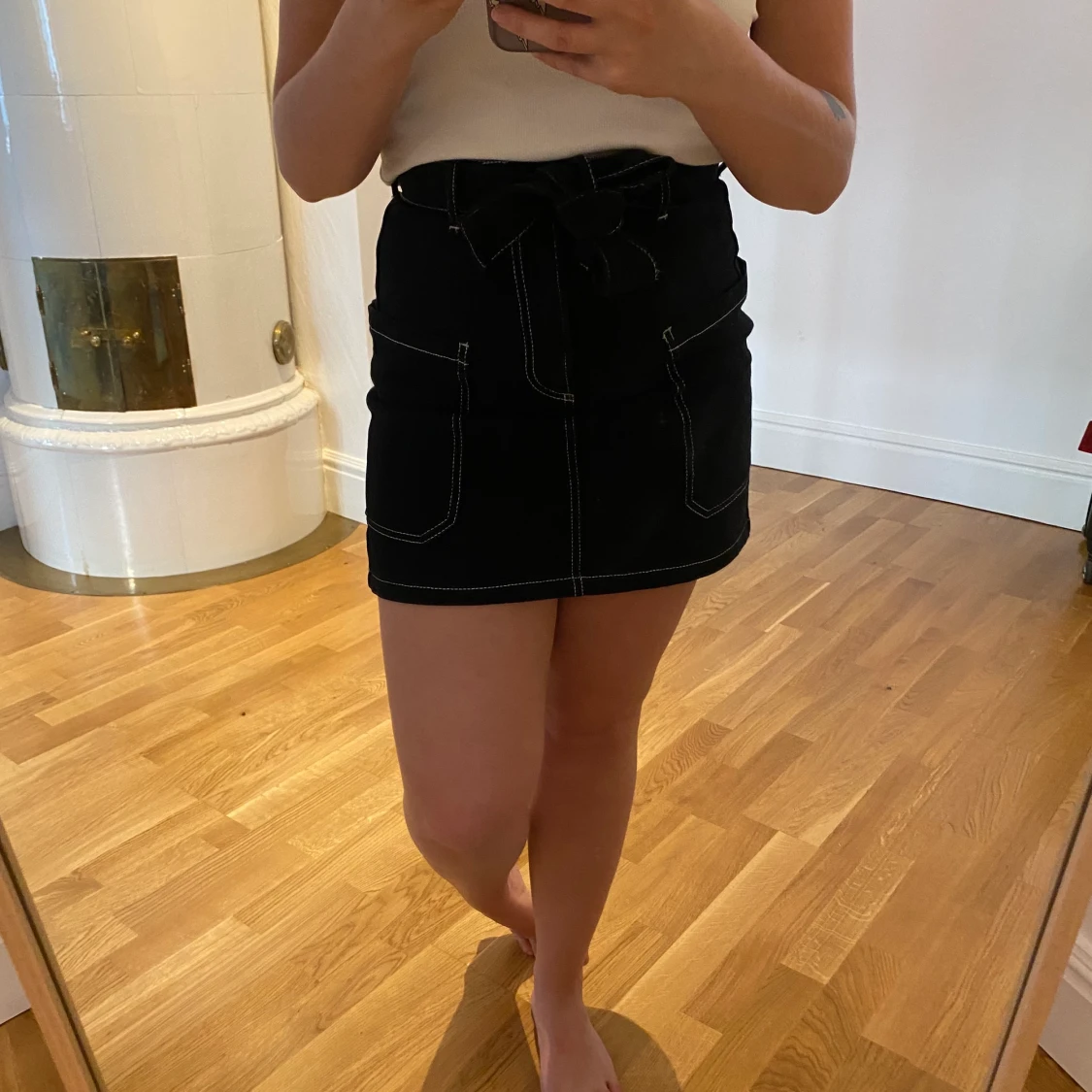 Svart kort kjol  - 90