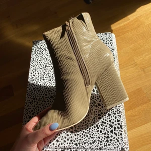 Boots - Helt nya boots fr Nelly. Storlek 37. 