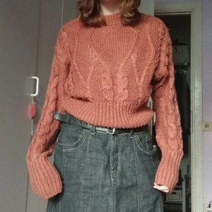 Orange stickat tjocktröja - Nästan oanvänt stickad tjocktröja med liten krage (: