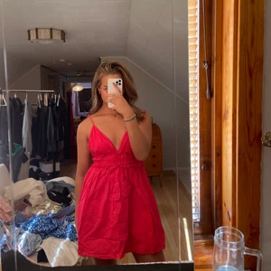 Korallfärgad klänning - Köpt på zara. Storlek S