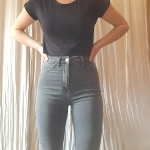 Skinny jeans grå Strl:S - 🐨Gråa skinnyjeans från lager157. Storlek:S. Sköna och bekväma med stretch🐨