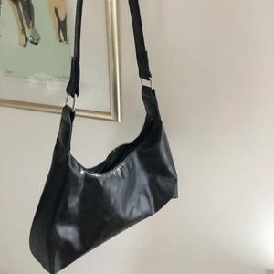 Svart väska - Väska från Asos, passar till allt 