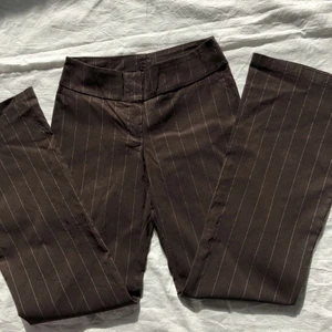 Byxor - Lowrise/midrise bruna långa byxor, passar till xs-s