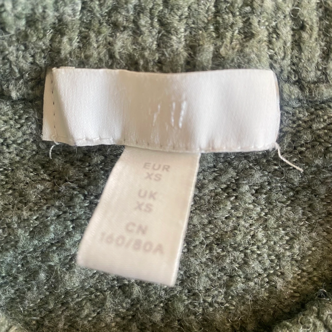 Tröja grön med pärlor på stl: xs  - 90