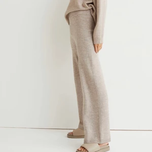 stickade byxor - supermysiga stickade byxor från H&M😭🤍