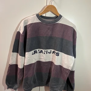 Armani Jeans tröja - Armani Jeans tröja i storlek M i Vintage skick, skriv om du har några frågor👍🏼