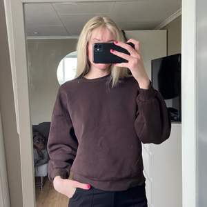 Jättefin och knappt använd brun sweatshirt från GinaTricot 🤎 Köparen står för frakten 