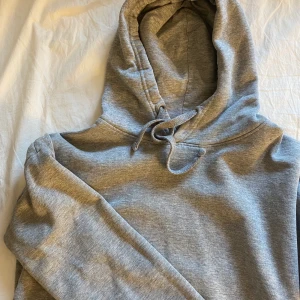 Grå hoodie  - Grå hoodie från lager 157. Skriv privat för frågor eller likande. 100kr+ frakt