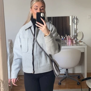 NAKD vårjacka  - Säljer min fina NAKD vårjacka i storlek 36 pågrund av att jag inte använder den längre.  Pris kan diskuteras💗🤗