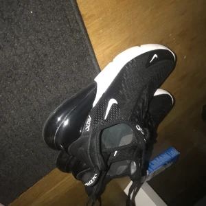  Nike air Max storlek 36 - Har it använt den så mycket. Köpte den för 1 månad sen 
