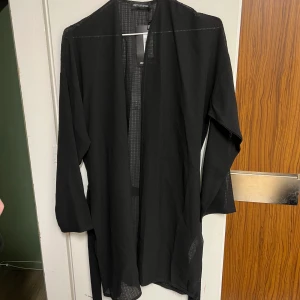 Strandkimono  - Storlek 36, oanvänd. 150kr. Finns i Högdalen, annars står köparen för fraktkostnaden. 