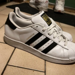 Adidas super star  - Adidas super star skor, storlkek 38 2/3. Knappt använda 