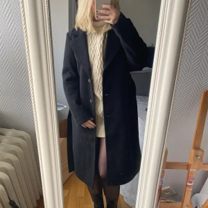 Kappa - Jätte fin kappa i storlek Xs! Lite liten för mig, därför säljer jag den. Använd en gång! Är 160 för referens. Köpare står för frakt🍁🤗