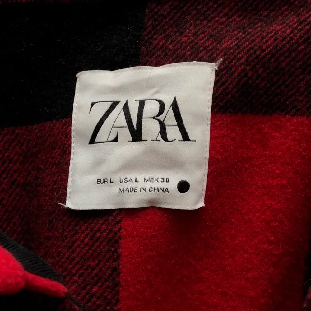 Skjortjacka från Zara, perfekt som höstjacka . Jackor.