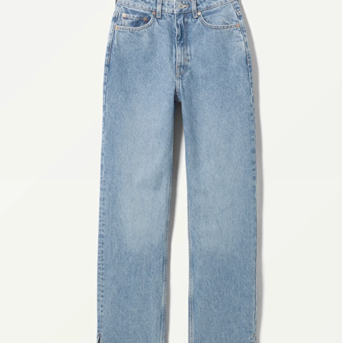 weekday jeans med slits