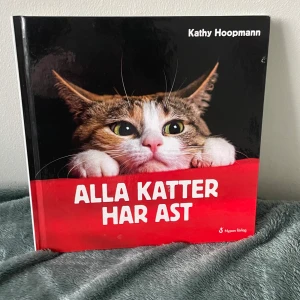 Bok - En bok som handlar om katter som har Ast  Bild 2 för mer info