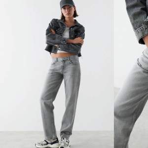 Ett par gråa låga jeans i storlek 36 i bra skick, säljer för 250kr+frakt💕