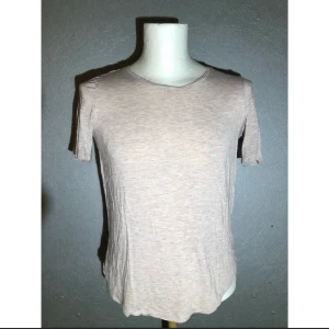 T-shirt - En rosa t-shirt 