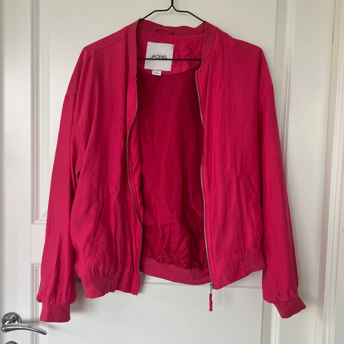 Rosa vårjacka från MONKI - 91