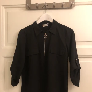 Tröja/blus - Jätte fin blus som tyvärr inte kommer till användning något mer.