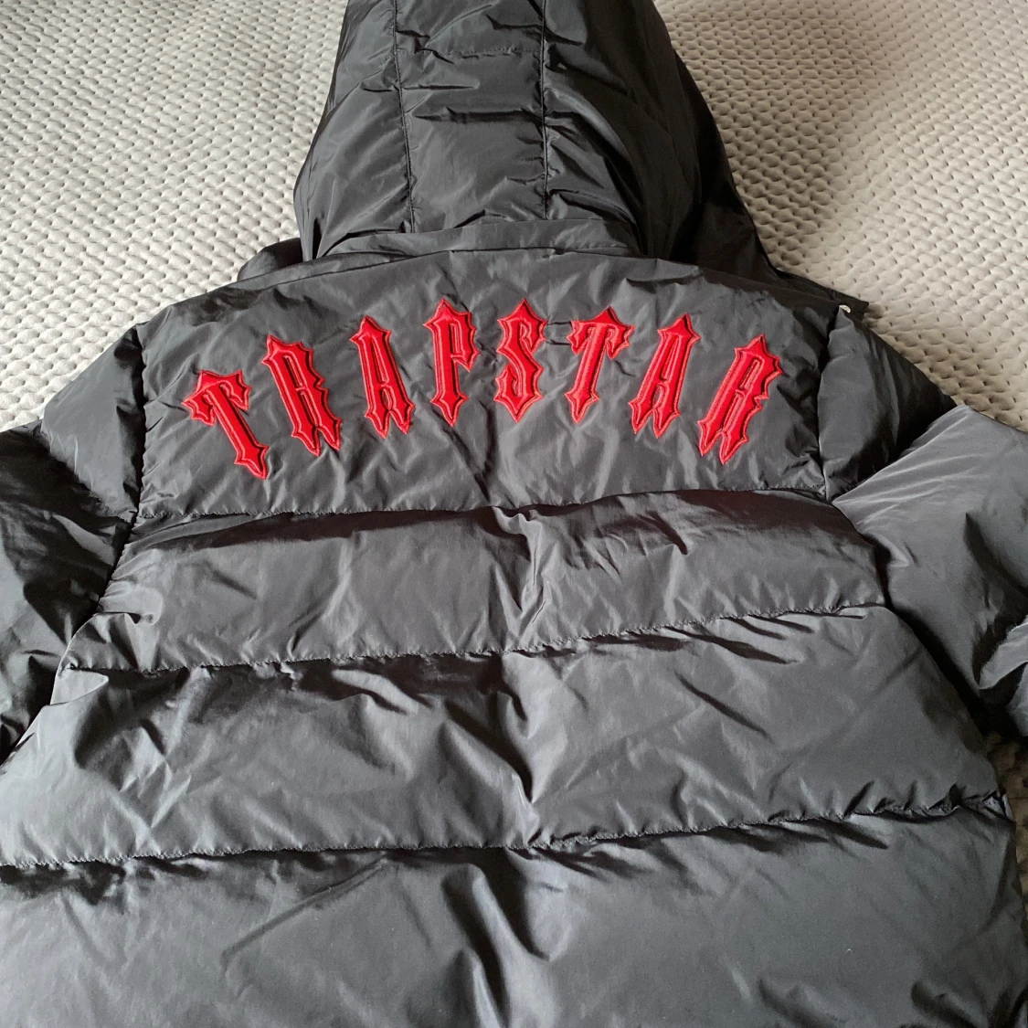 Trapstar jacka storlek xs pris  3990 - 90