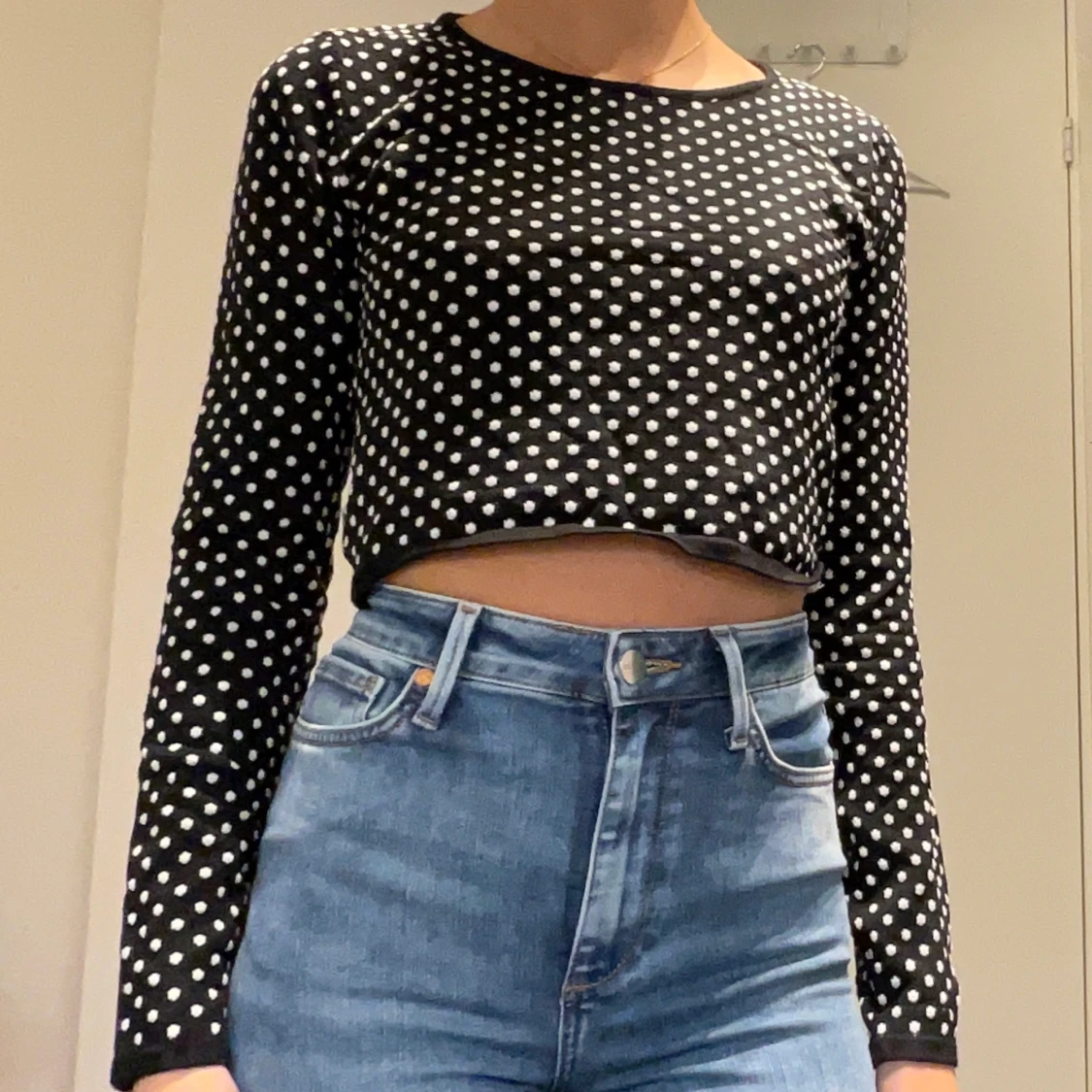 svart och vit tröja - 90