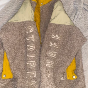 Adidas vintage jacka  - Cool retro jacka från Adidas som inte kommer till användning.  Storlek s/m