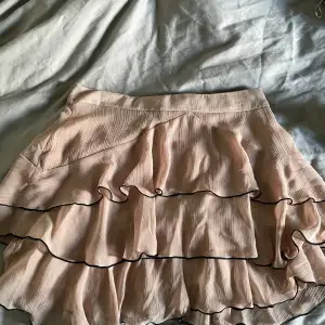 Kjol från Zara som tyvärr inte kommer till användning💖Tryck inte på köp direkt!