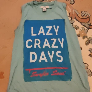 Linne - Linne, använt rätt så ofta förut men fint skick ändå. Barn linne men passar även killar med S