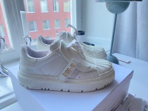 Dior ID sneakers - Snygga Dior sneakers i storlek 38.5. Använt endast 3 gånger. Köpta på Nathalie Schuterman i Stockholm. 
