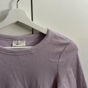 Säljer denna sköna ljuslila tröjan som inte är använd💕 